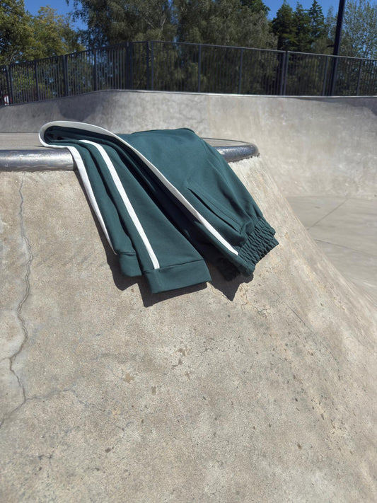 GREEN SWEATPANTS WITH SIDESTRIPS