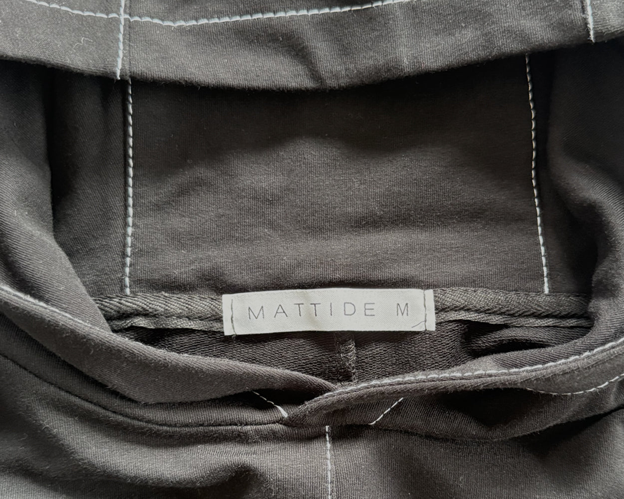 BLUZA Z KAPTUREM UNISEX - CZARNA Z BIAŁYM PRZESZYCIEM