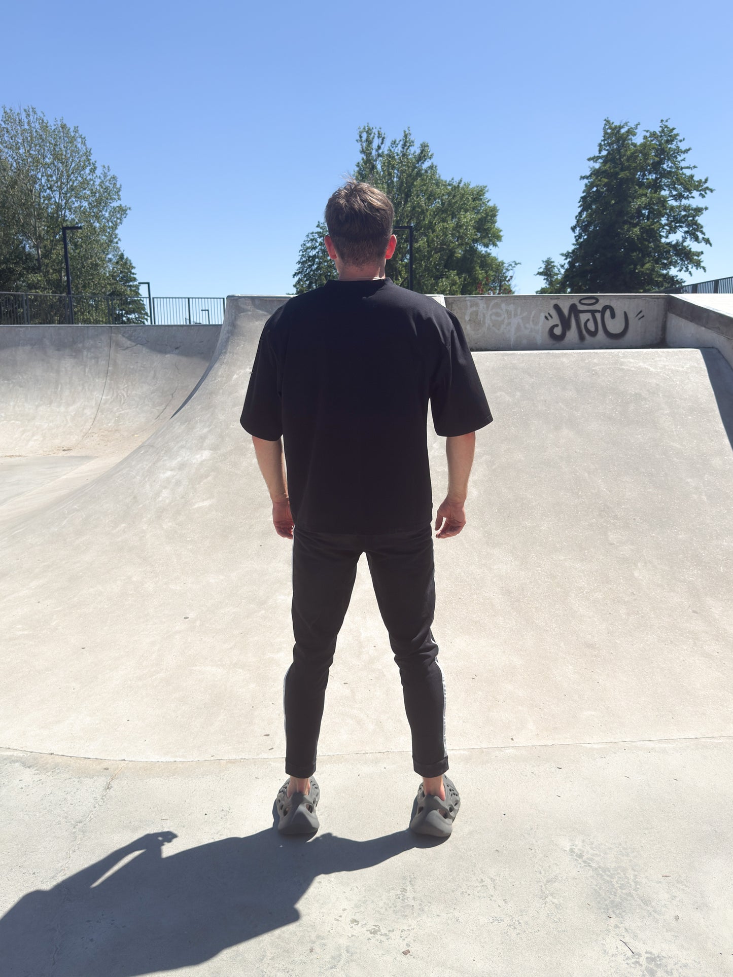 T-SHIRT CZARNY OVERSIZE